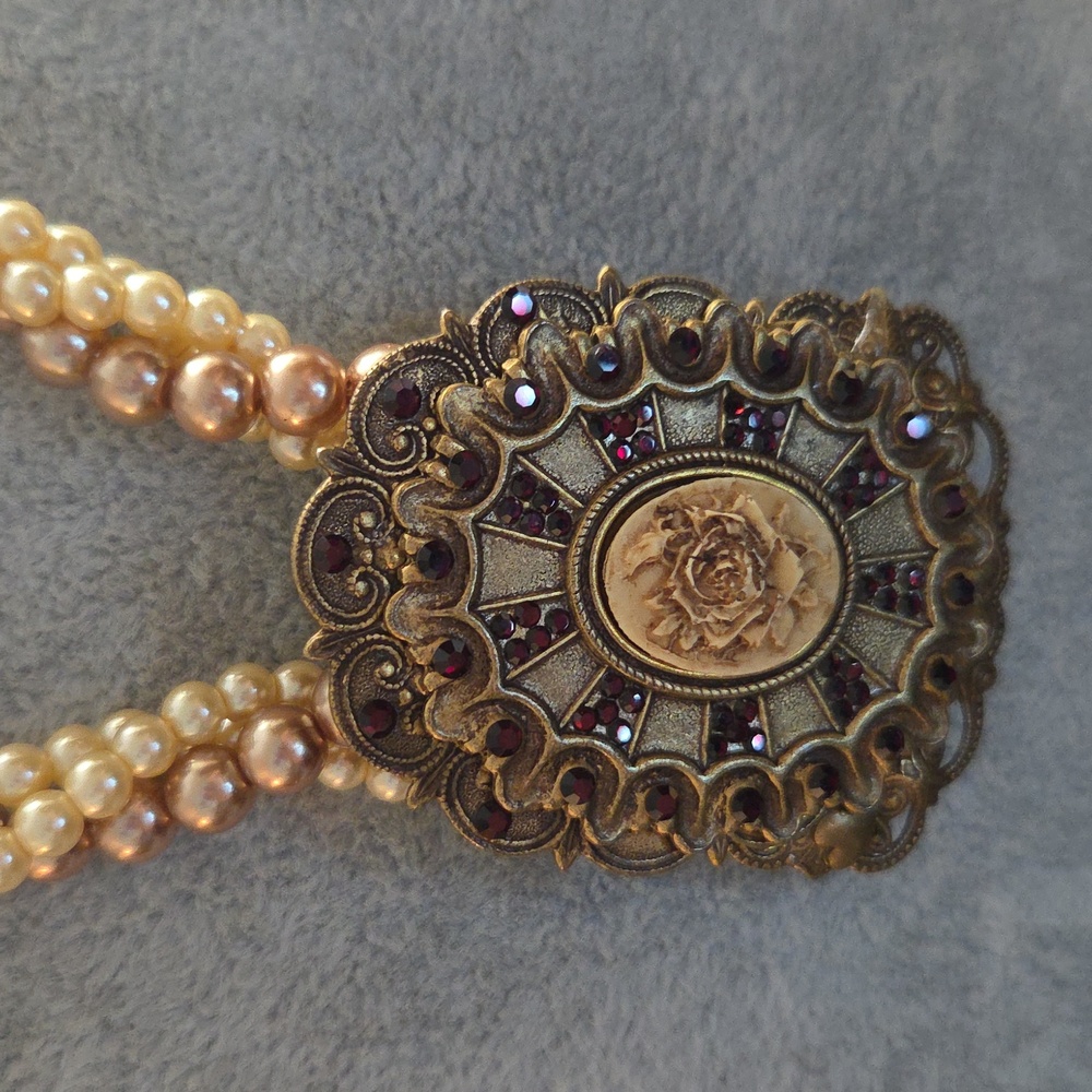 Vintage Champagne and Cream Colored Necklace Set w/ Removable Brooch - Picture 11 of 11
